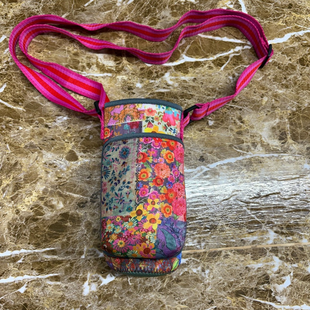 Natural life water bottle holder